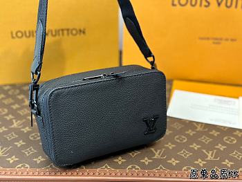 Louis Vuitton Alpha Wearable Wallet Black Grained Calf Leather 18.5 x 11 x 6.5 cm