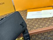 Louis Vuitton Alpha Wearable Wallet Black Grained Calf Leather 18.5 x 11 x 6.5 cm - 2
