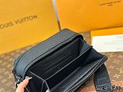 Louis Vuitton Alpha Wearable Wallet Black Grained Calf Leather 18.5 x 11 x 6.5 cm - 3