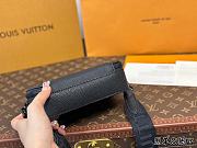 Louis Vuitton Alpha Wearable Wallet Black Grained Calf Leather 18.5 x 11 x 6.5 cm - 4