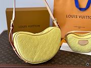 Colestore Louis Vuitton Croissant PM Chic And Yellow Monogram Vernis Embossed Cowhide Leather 25 x 15 cm - 6