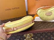 Colestore Louis Vuitton Croissant PM Chic And Yellow Monogram Vernis Embossed Cowhide Leather 25 x 15 cm - 3