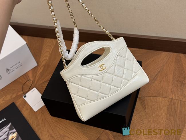 Chanel Shopping Bag White Shiny Lambskin & Gold-Tone Metal 20 x 14 cm - 1