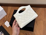 Chanel Shopping Bag White Shiny Lambskin & Gold-Tone Metal 20 x 14 cm - 4