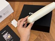 Chanel Shopping Bag White Shiny Lambskin & Gold-Tone Metal 20 x 14 cm - 2