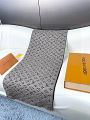 Louis Vuitton Monogram Classic Scarf Light Grey 30 * 180 cm - 5