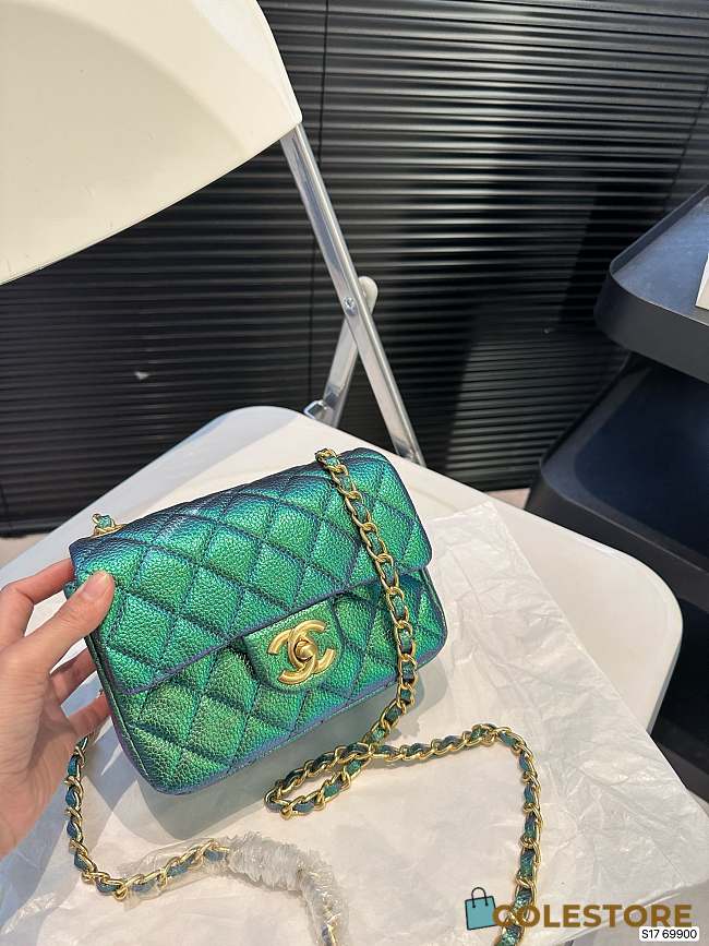 Chanel Iridescent Green Caviar Classic Flap Light Gold Hardware 20 x 12 cm - 1