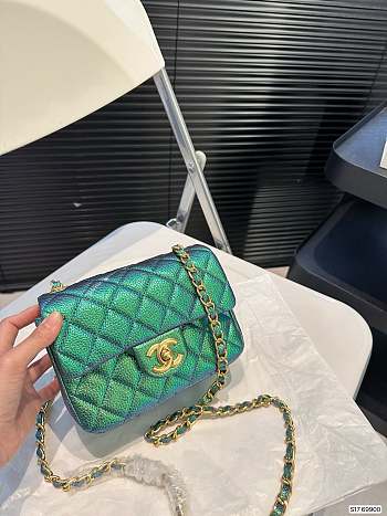 Chanel Iridescent Green Caviar Classic Flap Light Gold Hardware 17 x 13 cm