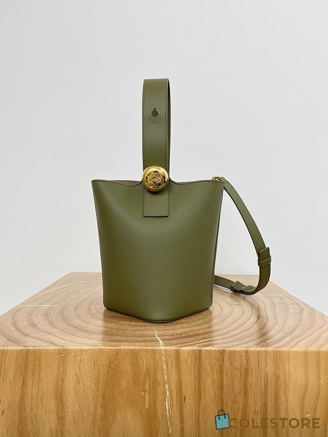 Loewe Mini Pebble Bucket In Mellow Calfskin Olive 20 x 16 x 16 cm - 1