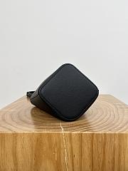 Colestore Loewe Mini Pebble Bucket In Mellow Calfskin Black 20 x 16 x 16 cm - 3