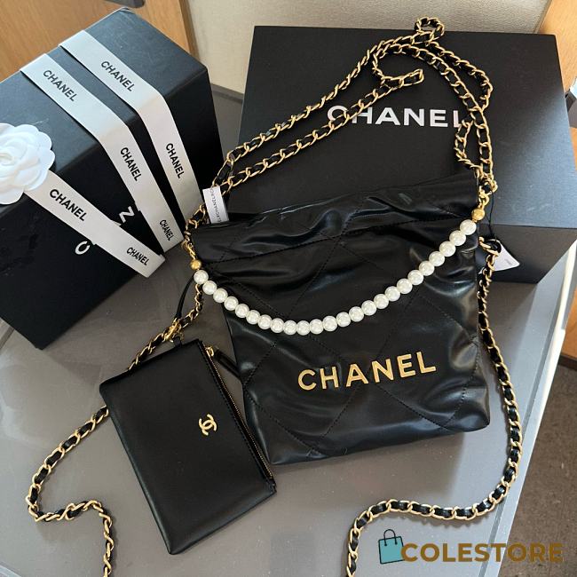 Chanel 22 Bag Mini Black 20 cm  - 1