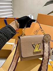 Louis Vuitton MM Twist Bag Beige 23 cm - 1