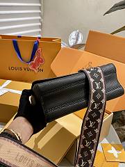 Louis Vuitton MM Twist Bag Beige 23 cm - 4