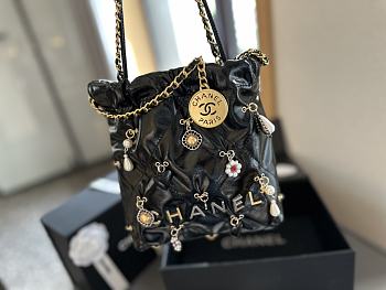 Chanel 22bag Mini Black 20 cm