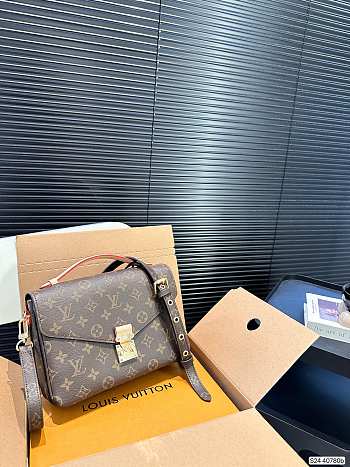 Louis Vuitton Pochette Metis Monogram Brown Handbag M44875 25 x 18 cm