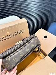 Louis Vuitton Pochette Metis Monogram Brown Handbag M44875 25 x 18 cm - 3