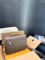 Louis Vuitton Pochette Metis Monogram Brown Handbag M44875 25 x 18 cm - 2