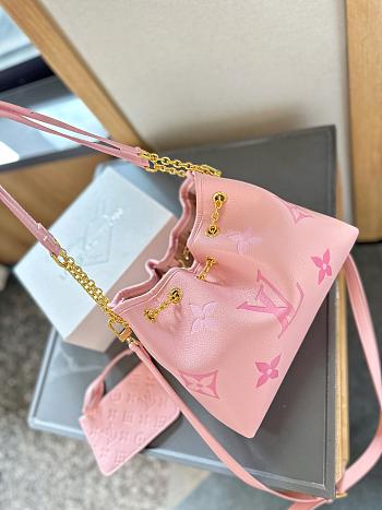 Lousi Vuitton Bundle Pink 28 x 20 cm