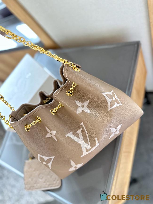 Louis Vuitton Bundle Brown White 20 x 18 cm - 1