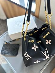 Louis Vuitton Bundle Brown White 20 x 18 cm - 6