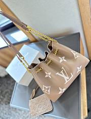 Louis Vuitton Bundle Brown White 20 x 18 cm - 5