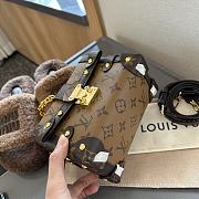Louis Vuitton Monogram 15cm - 3