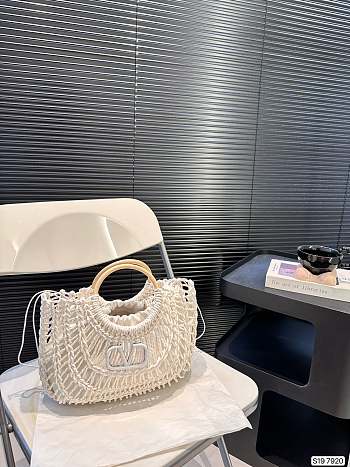 Valentino Garavani Allknots White Bag 28 x 23 cm