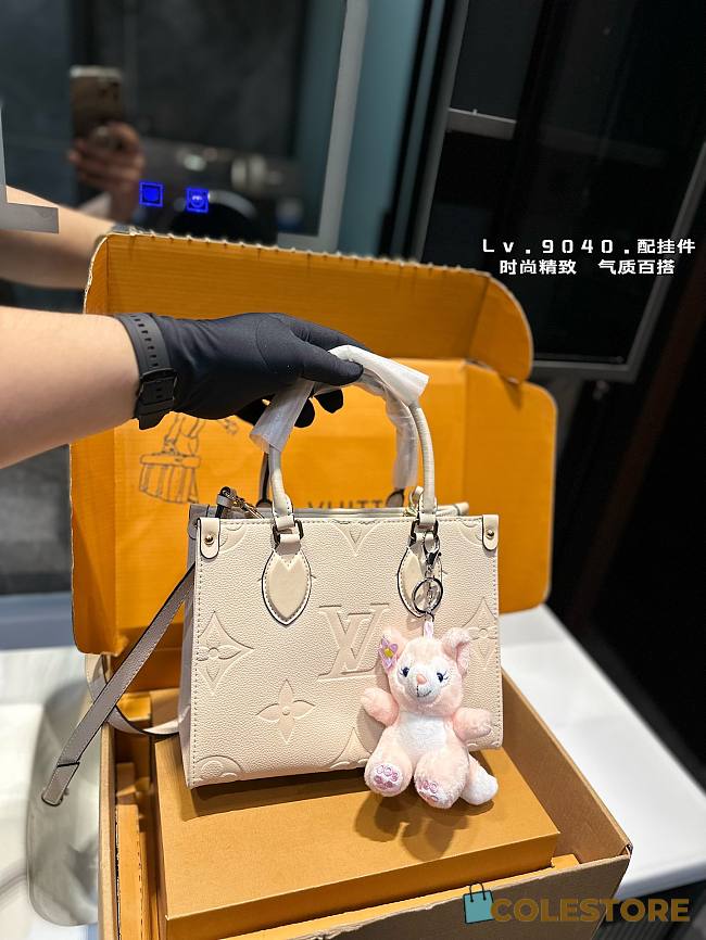 Louis Vuitton OnTheGo Beige 25 x 20 cm - 1