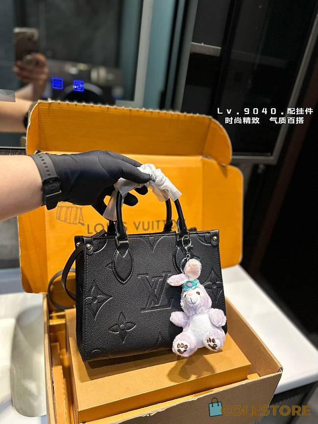 Louis Vuitton OnTheGo Black 25 x 20 cm  - 1