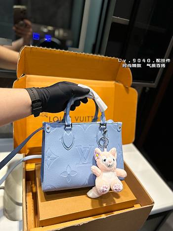 Louis Vuitton OnTheGo Blue 25 x 20 cm