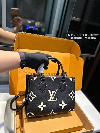 Louis Vuitton OnTheGo Black And Beige 25 x 20 cm