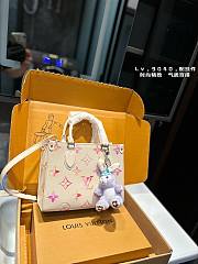 Louis Vuitton OnTheGo Beige And Pink 25 x 20 cm - 1