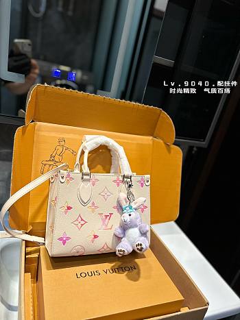 Louis Vuitton OnTheGo Beige And Pink 25 x 20 cm