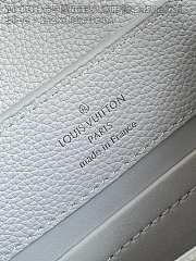 Louis Vuitton Capucines East-West 22-12-8 cm - 6
