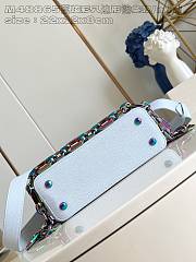 Louis Vuitton Capucines East-West 22-12-8 cm - 2