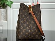 Louis Vuitton Bucket Bag Monogram 26 x 22 x 27 cm - 2