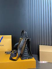 Louis Vuitton OnTheGo Crocodile Pattern Black 25 x 20 cm - 2