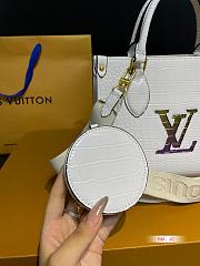 Louis Vuitton OnTheGo Crocodile Pattern White 25 x 20 cm - 5