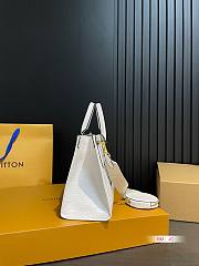 Louis Vuitton OnTheGo Crocodile Pattern Grey 25 x 20 cm - 4
