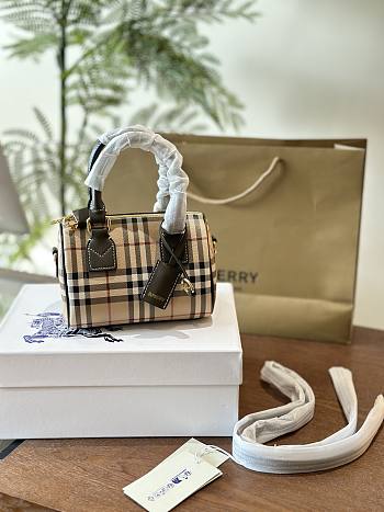 Burberry Handbag In Brown 20 cm