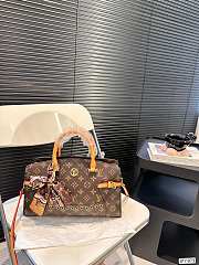 Louis Vuitton Bag 32 x 21 cm - 1