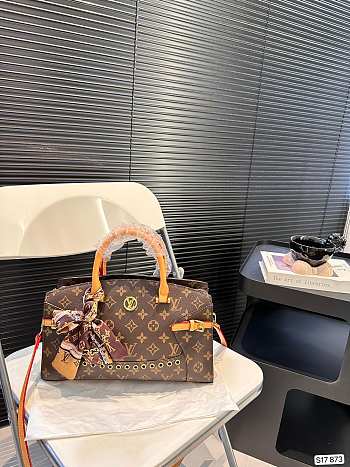 Louis Vuitton Bag 32 x 21 cm