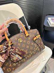 Louis Vuitton Bag 32 x 21 cm - 5