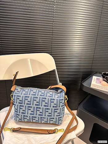 Fendi Crossbody Blue 26 x 19 cm