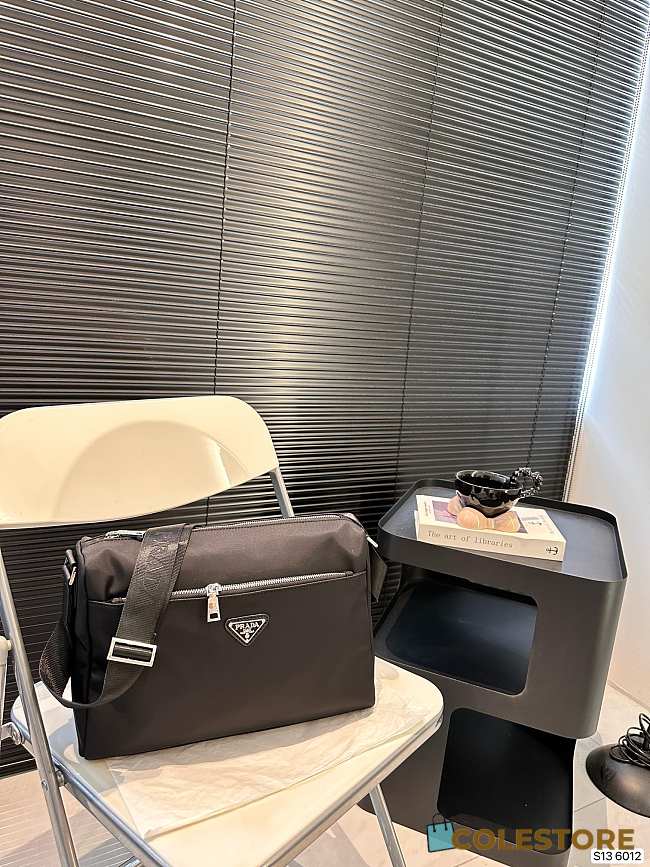 Prada Re-Nylon Black 33 x 22 cm - 1