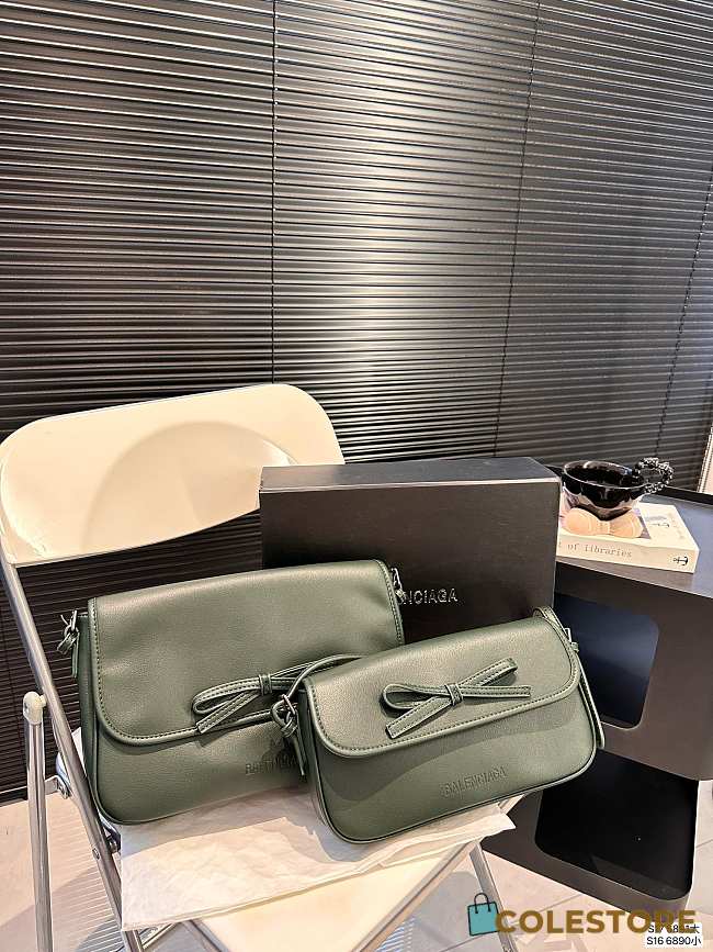 Colestore Balenciaga Leopolda Pochette Green 31 x 21 cm - 1