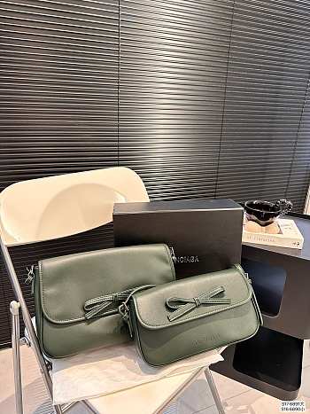 Colestore Balenciaga Leopolda Pochette Green 31 x 21 cm