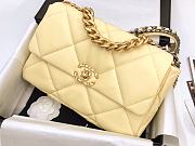 Chanel 19 Flap Bag Yellow AS1161 30 x 20 x 10 cm - 1