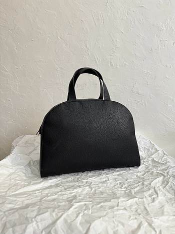 The Row Bowling Bag Black 33 x 15.5 x 22 cm