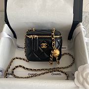 Chanel Small Classic Box 10 x 7 x 10 cm - 1